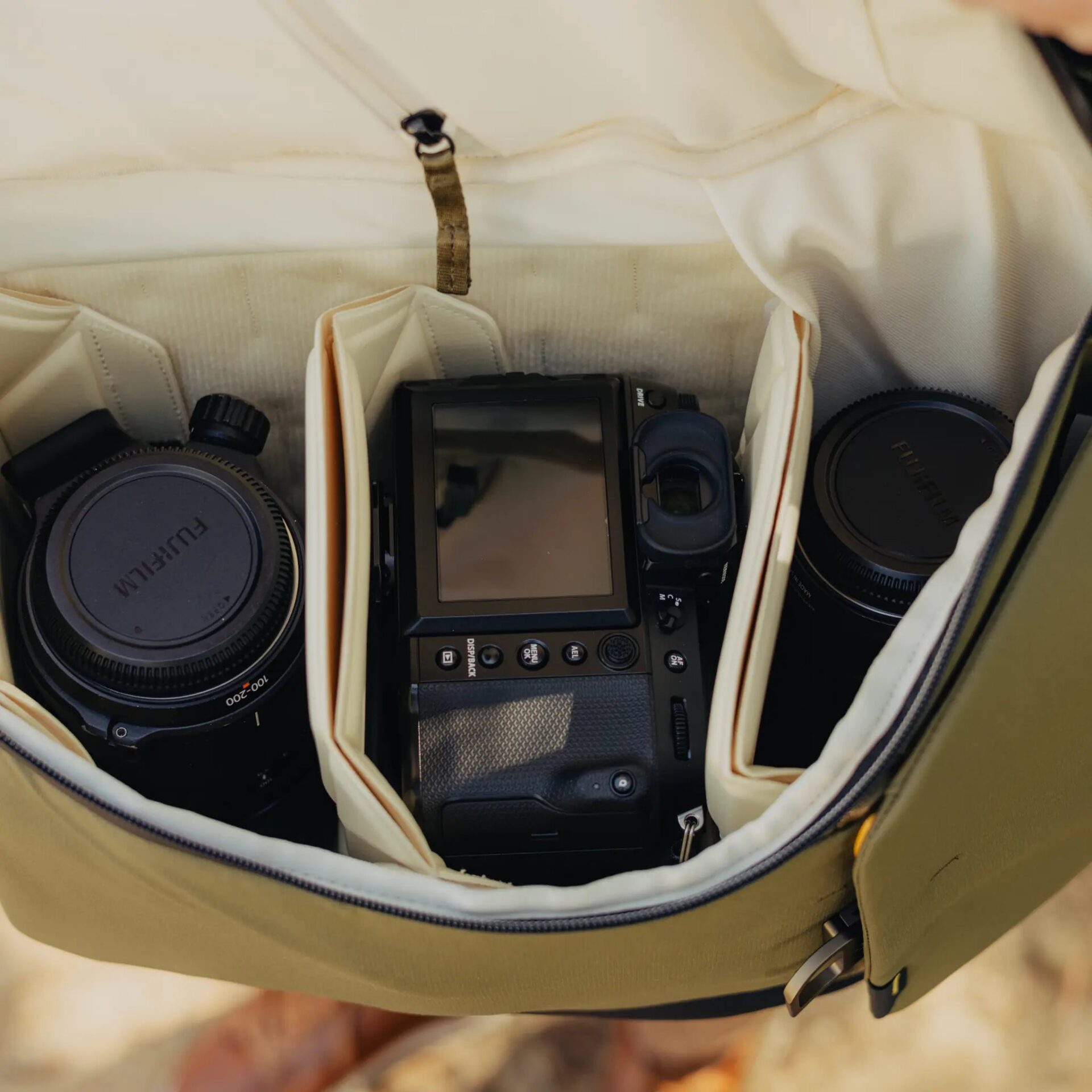 Peak Design Everyday Backpack V2 20L – Expandable Camera Backpack (Kelp) - Image 5